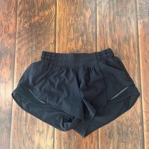 lululemon hotty hot low rise short 2.5“ black size 4